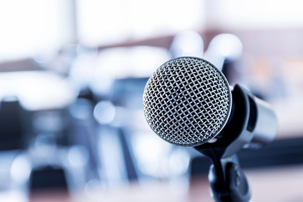 close-up-microphone-with-tripod-stage-seminar-room